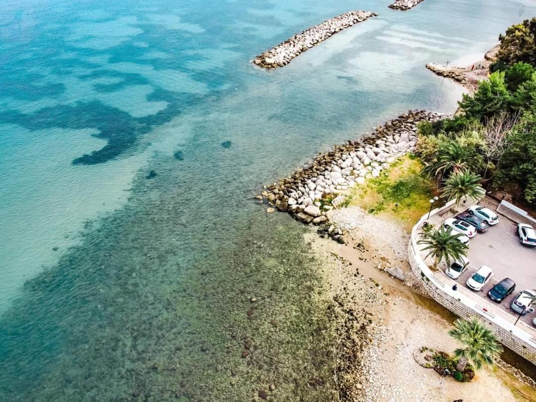 Blue Life, Sea-Luxury Rooms On The Beach Between Palermo And Cefalu' Кастельдачча Екстер'єр фото