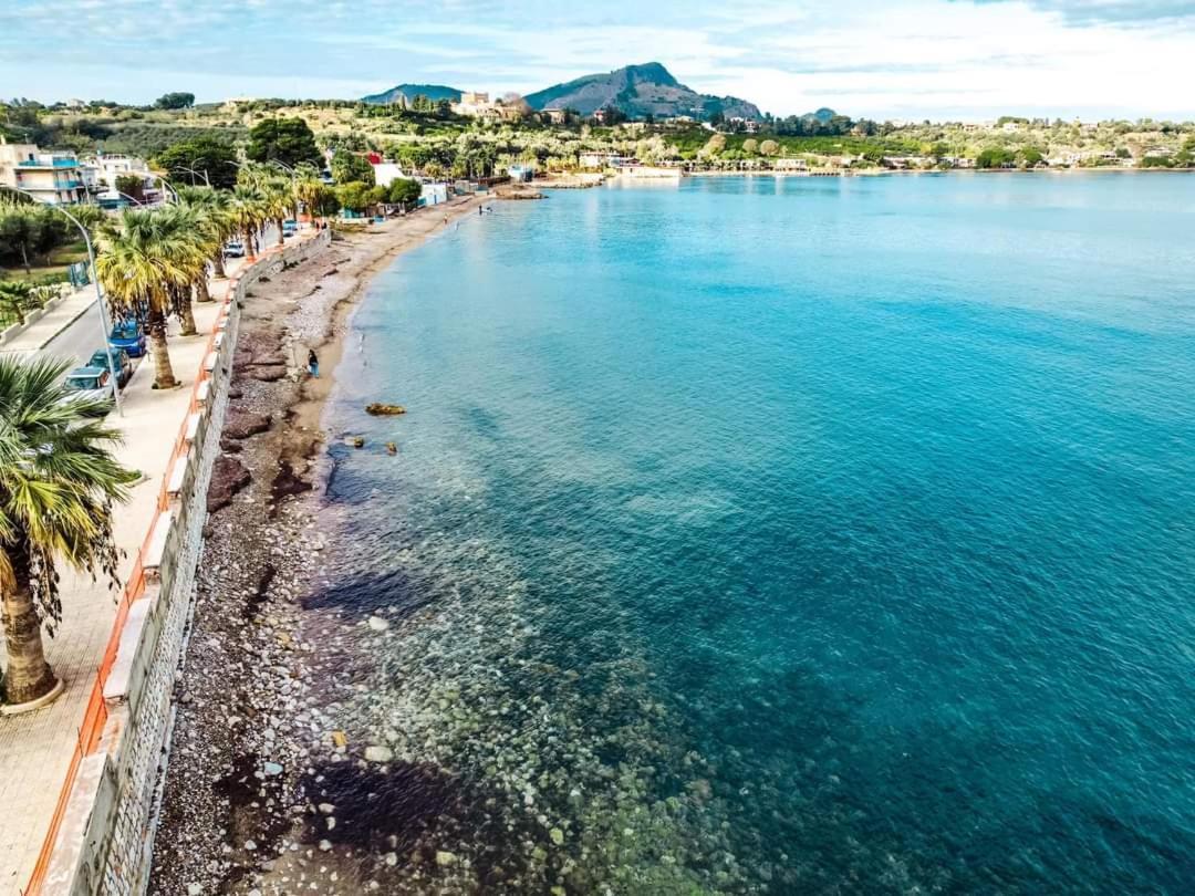 Blue Life, Sea-Luxury Rooms On The Beach Between Palermo And Cefalu' Кастельдачча Екстер'єр фото