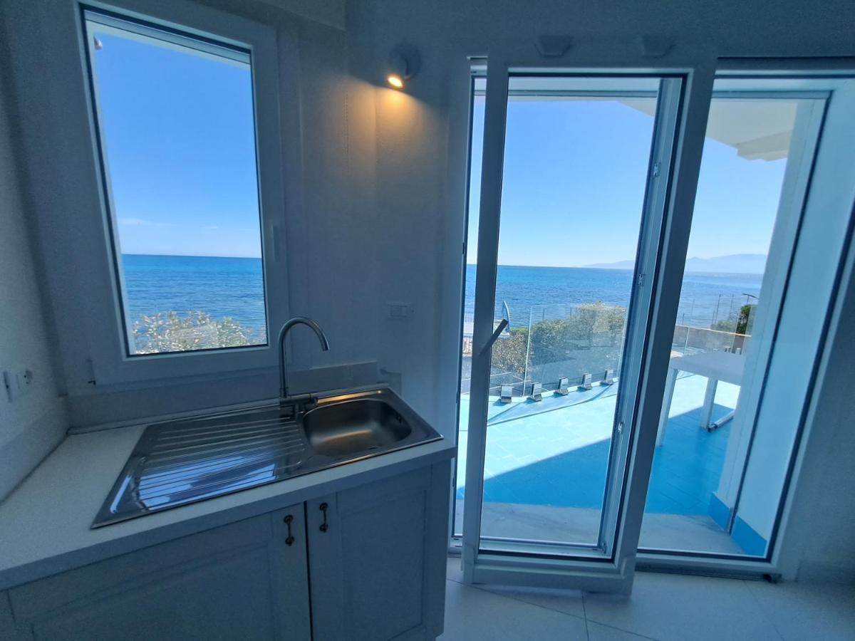Blue Life, Sea-Luxury Rooms On The Beach Between Palermo And Cefalu' Кастельдачча Екстер'єр фото