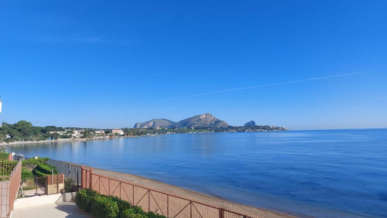 Blue Life, Sea-Luxury Rooms On The Beach Between Palermo And Cefalu' Кастельдачча Екстер'єр фото