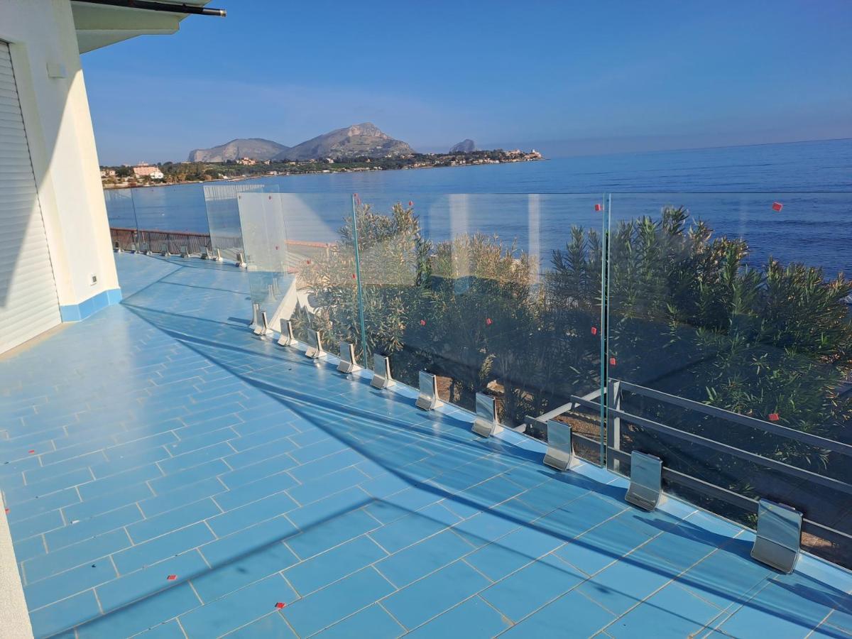 Blue Life, Sea-Luxury Rooms On The Beach Between Palermo And Cefalu' Кастельдачча Екстер'єр фото