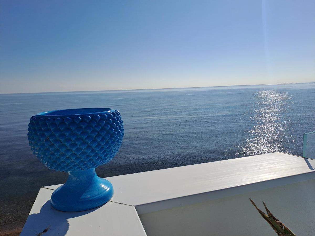 Blue Life, Sea-Luxury Rooms On The Beach Between Palermo And Cefalu' Кастельдачча Екстер'єр фото