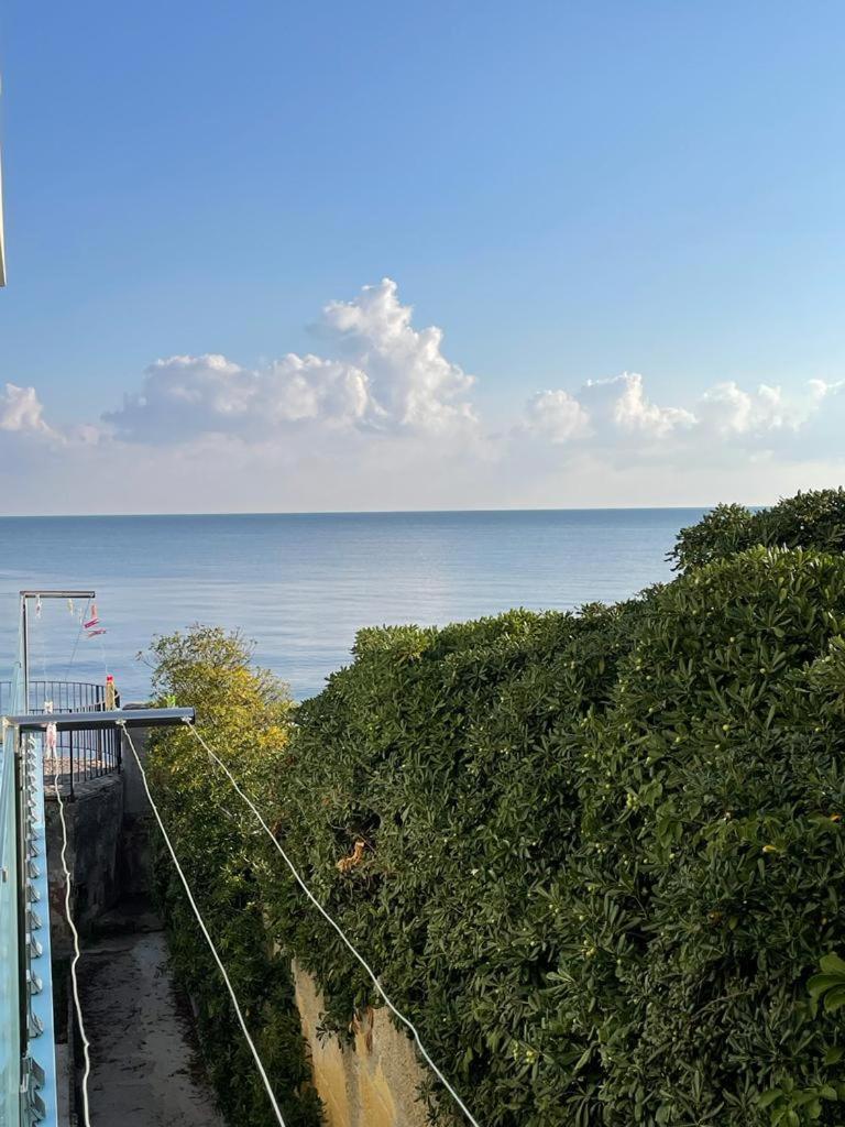Blue Life, Sea-Luxury Rooms On The Beach Between Palermo And Cefalu' Кастельдачча Номер фото
